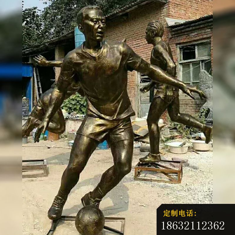 踢足球的人物铜雕，广场人物雕塑_800*800