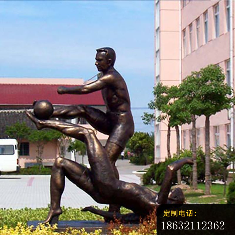 踢足球人物雕塑，广场小品铜雕_800*800