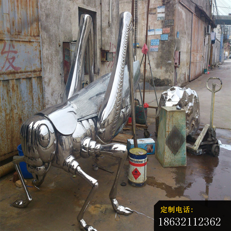 不锈钢蚂蚱雕塑 (1)_800*800