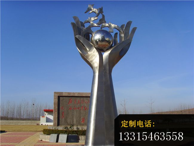 不锈钢雕塑托起未来_650*487