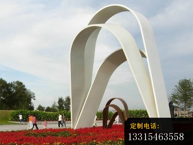 不锈钢N字母   公园景观雕塑_750*563