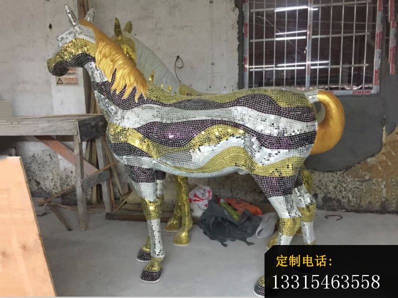 不锈钢彩绘马广场景观雕塑_796*596