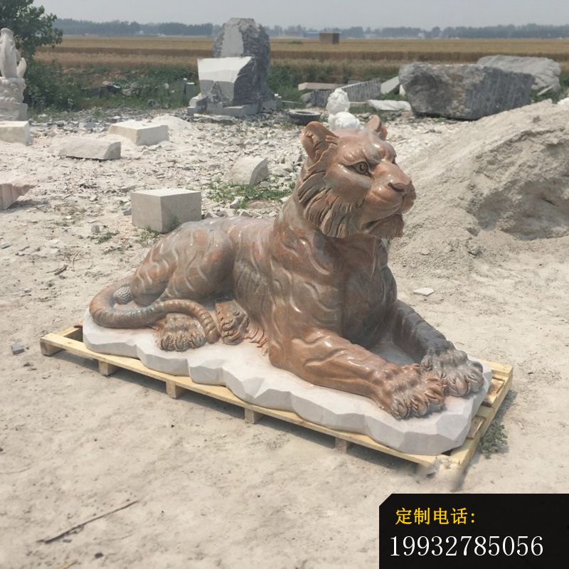 趴着的老虎石雕，晚霞红动物雕塑_800*800