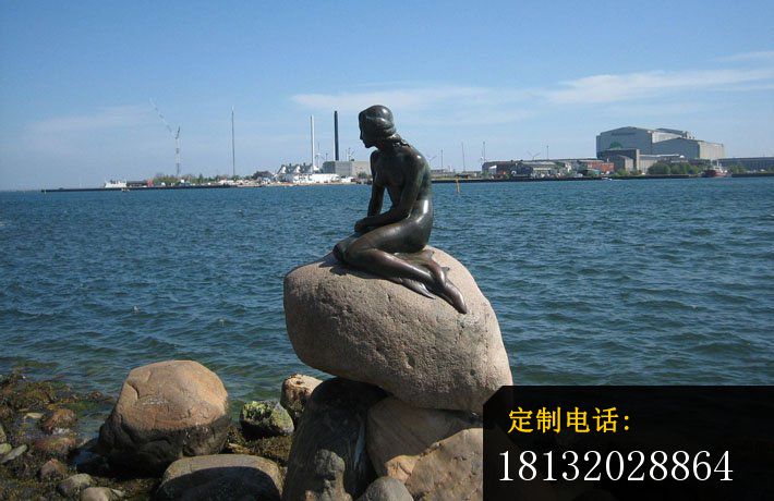 抽象青铜人物雕塑，海边景观雕塑_710*460