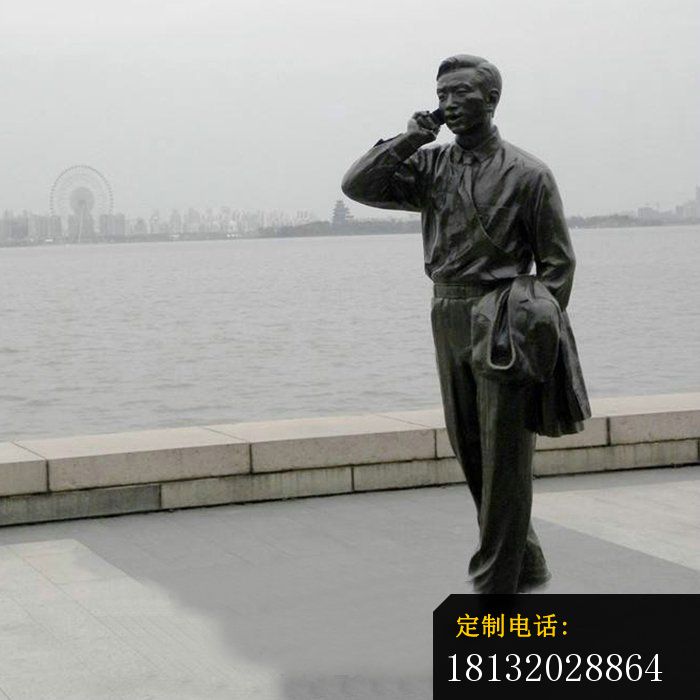 打电话的人物铜雕，海边景观雕塑_700*700