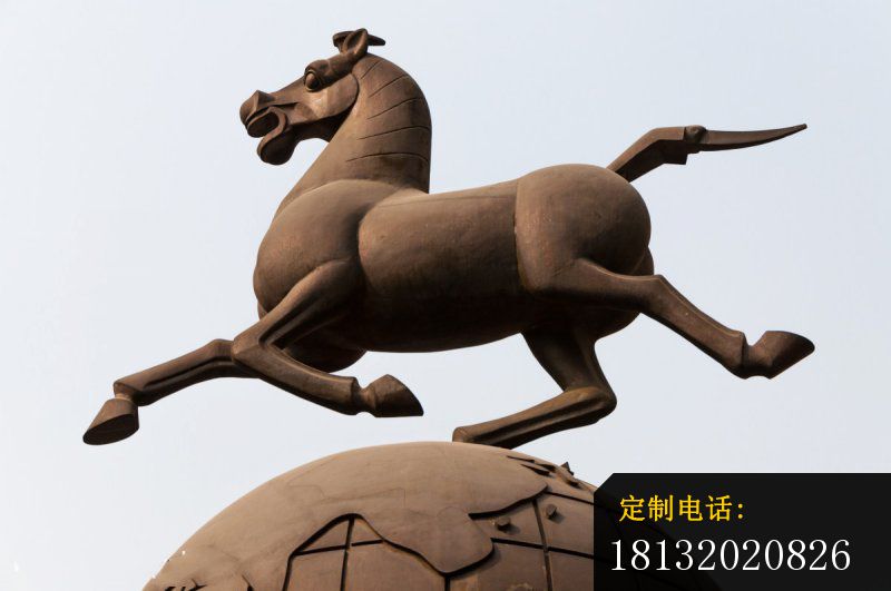 马踏地球铜雕  旅游标志铜雕 (2)_800*531