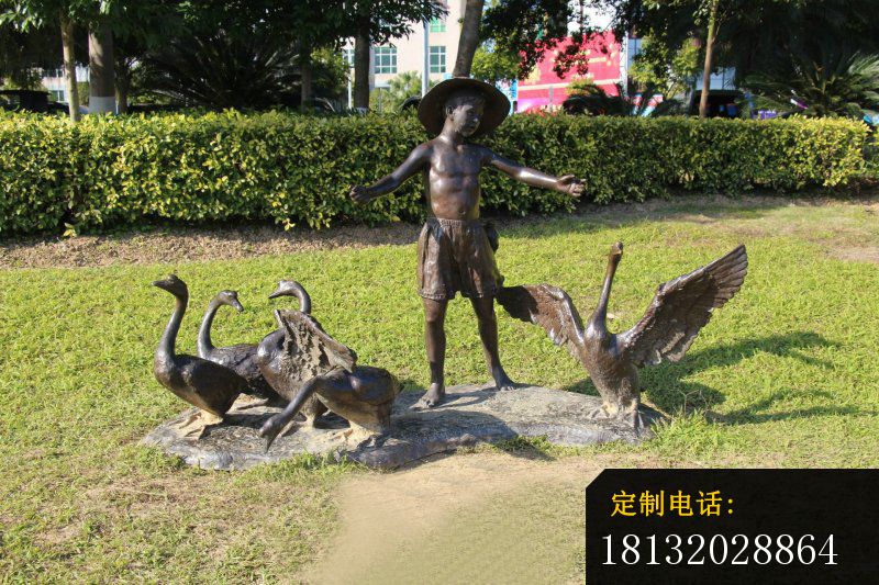 放鸭子的小男孩铜雕，公园景观雕塑_800*533