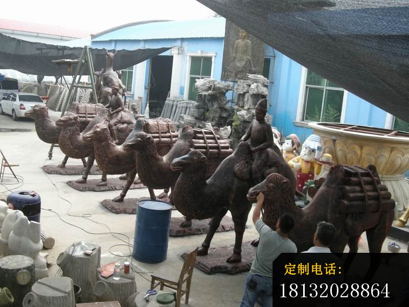 骆驼铜雕，公园动物雕塑_800*600