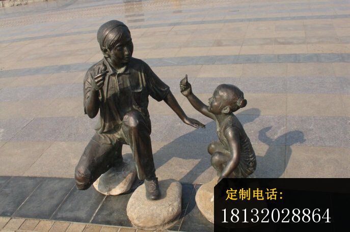 母女玩耍铜雕，公园人物雕塑_687*456