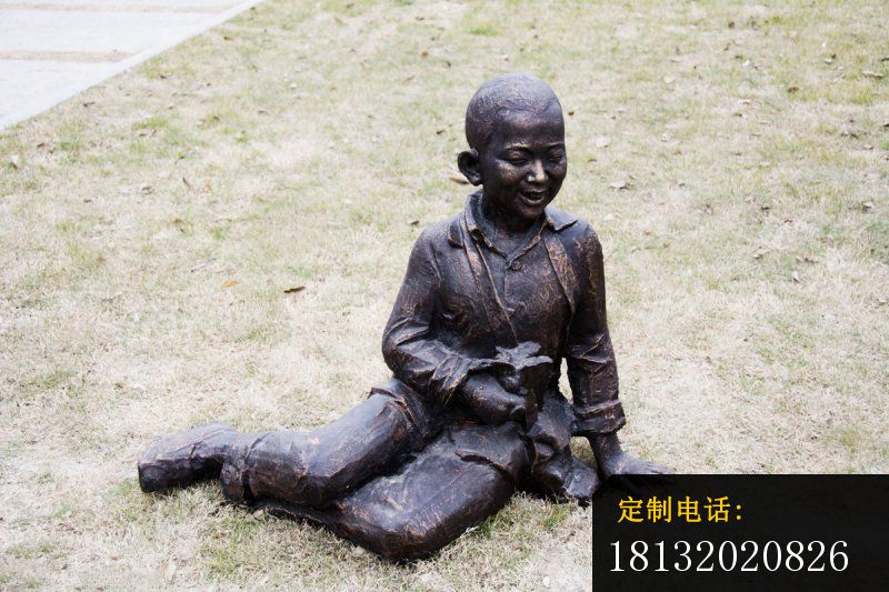 坐在地上的小孩铜雕 公园景观雕塑_800*533