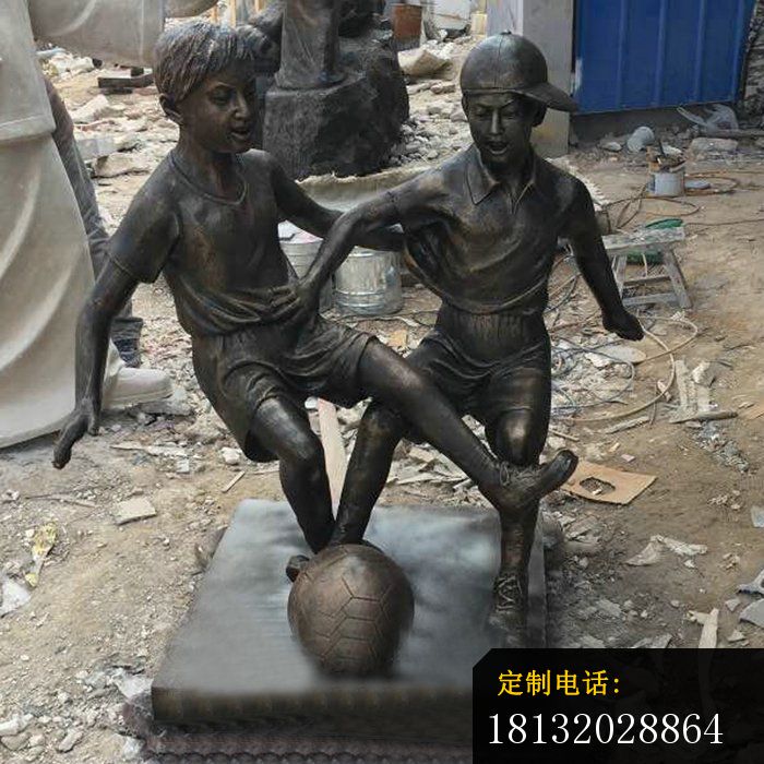踢足球的人物铜雕，公园人物雕塑_700*700