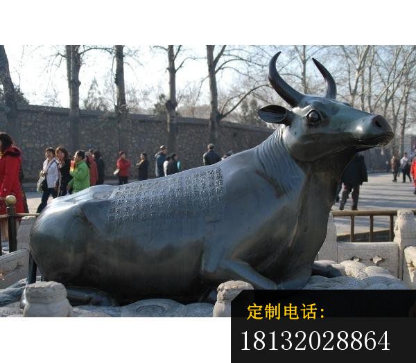 铜雕牛，公园动物雕塑，卧着的铜牛雕塑_600*524