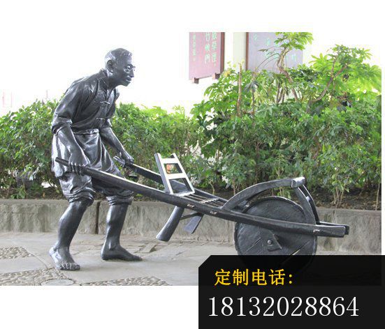 推单脚单车人物铜雕，公园景观雕塑_551*472