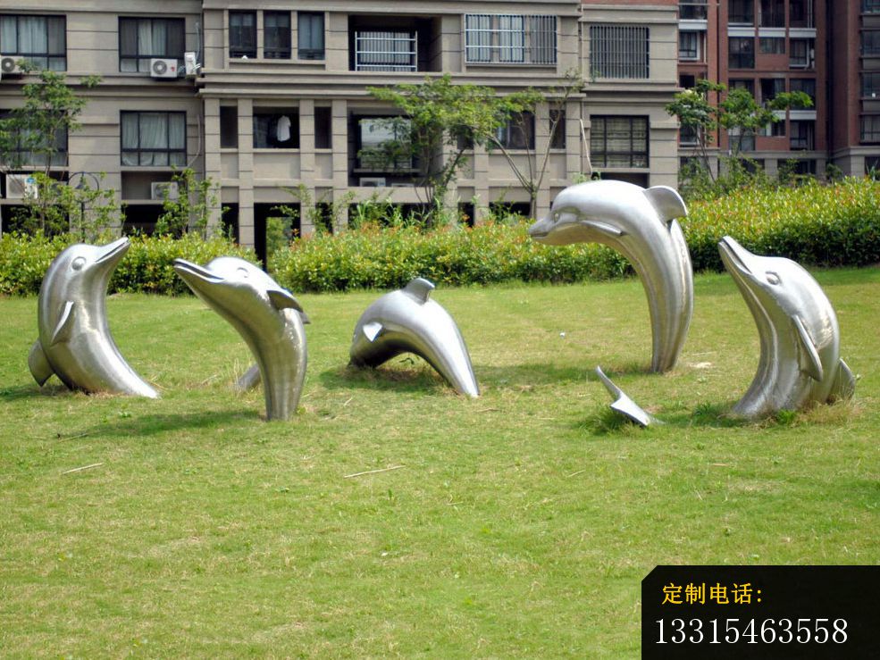 不锈钢草地海豚雕塑_985*739