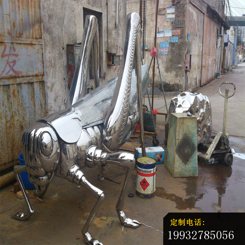 不锈钢蚂蚱雕塑 (1)_800*800