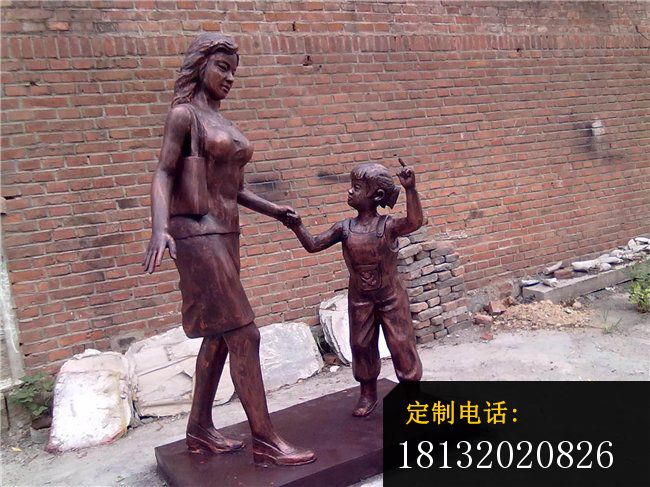 妈妈带孩子雕塑公园人物铜雕_650*487