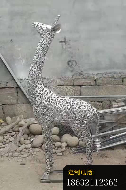不锈钢镂空长颈鹿雕塑 (1)_532*800