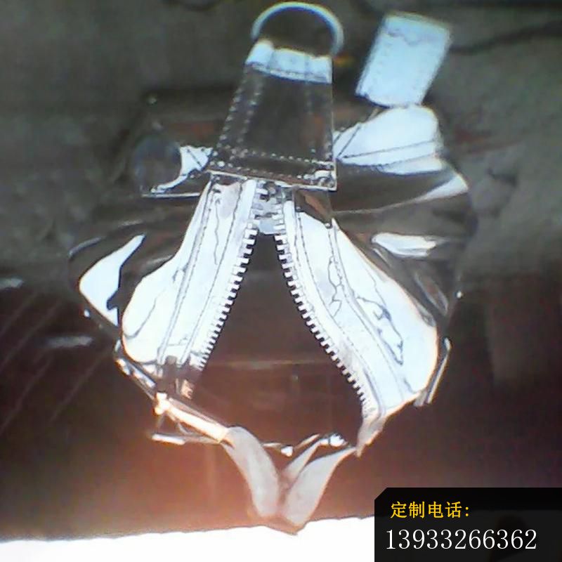公园不锈钢手提包雕塑_800*800