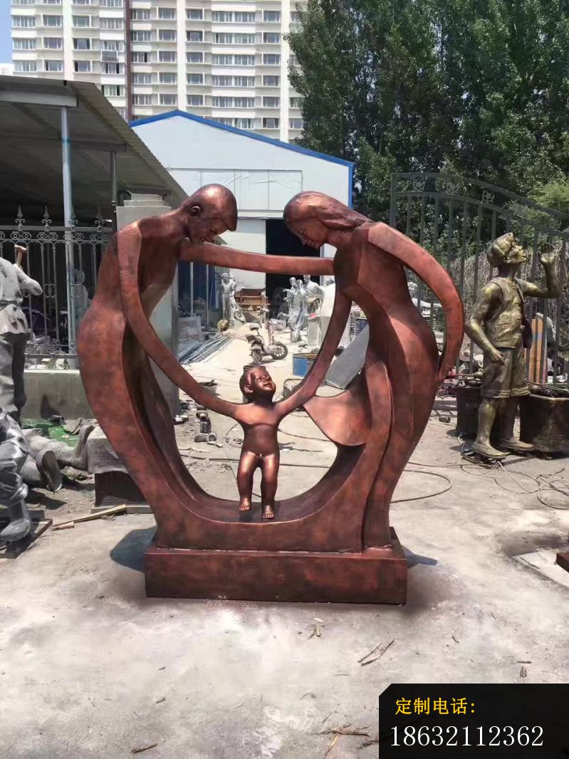 抽象一家三口人物雕塑_799*1066
