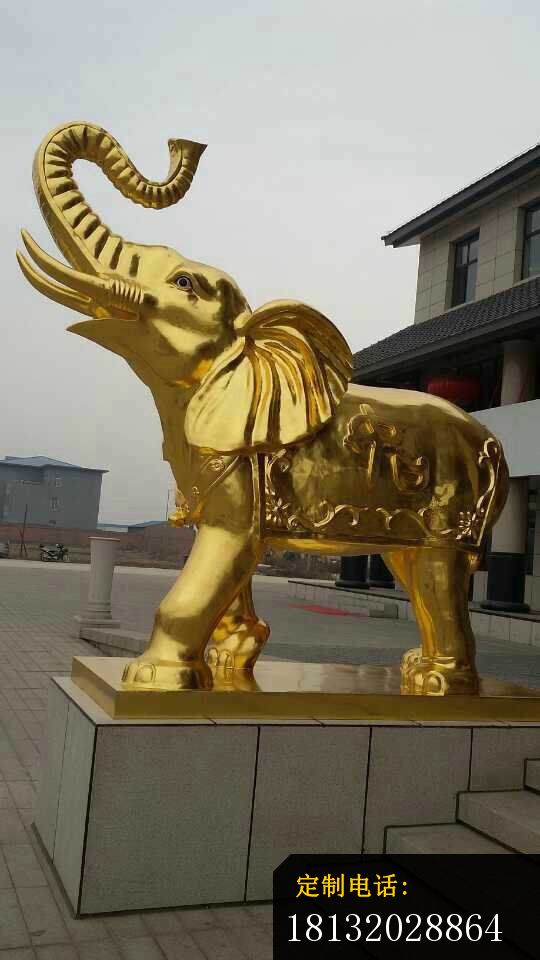黄铜色大象雕塑_540*960