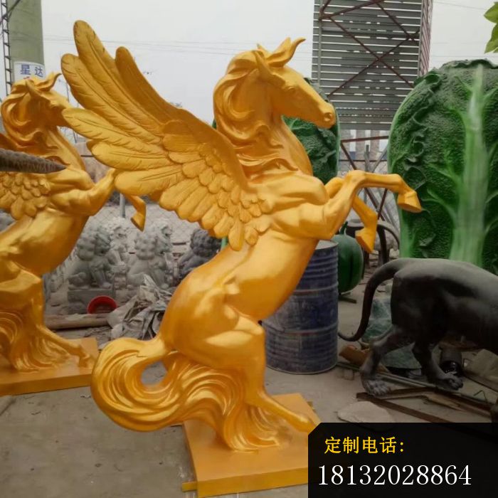黄铜色马广场雕塑 (1)_700*700