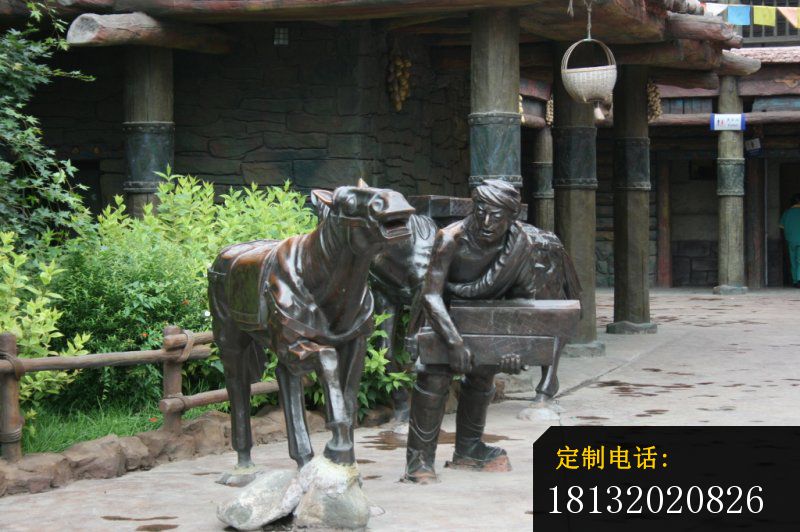 搬货的人物和毛驴铜雕，街边小品铜雕_800*532