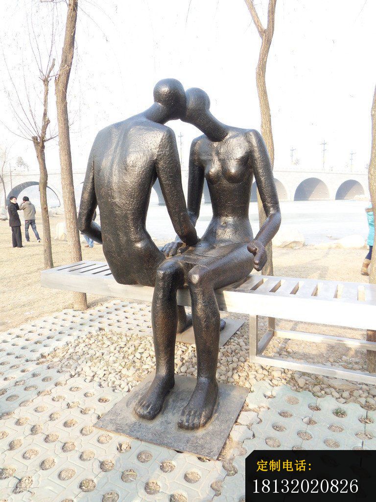 抽象亲吻的情侣铜雕，公园景观铜雕_768*1024