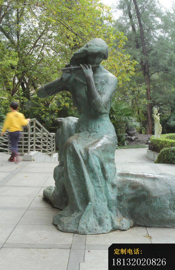 吹笛子的女孩铜雕，公园人物铜雕_700*1080