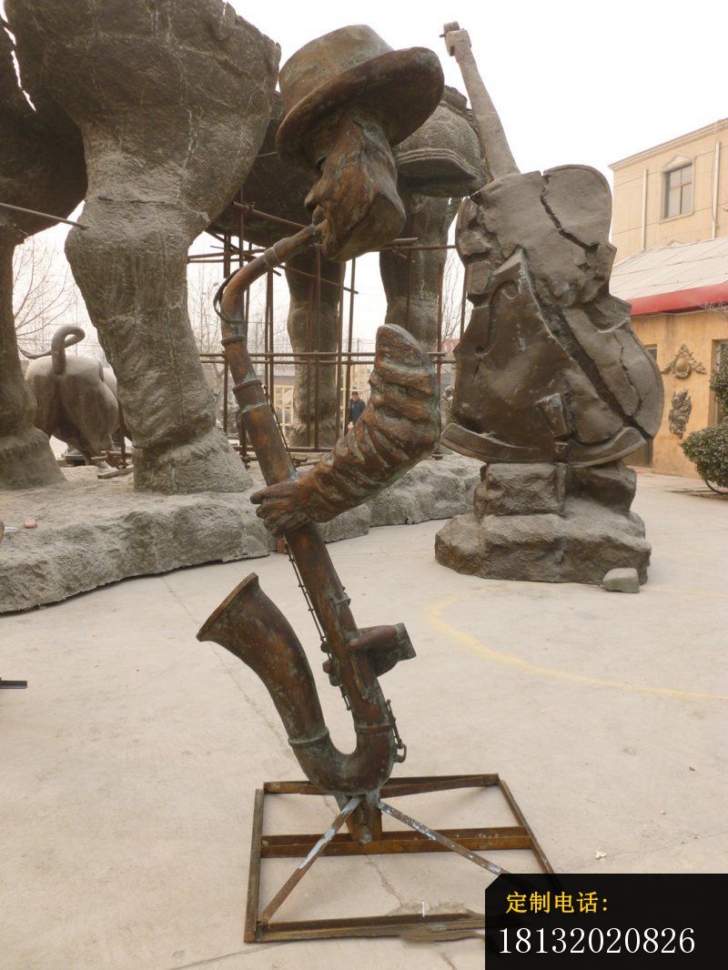 吹萨克斯的抽象人物铜雕，抽象吉他铜雕，公园景观铜雕_800*1066