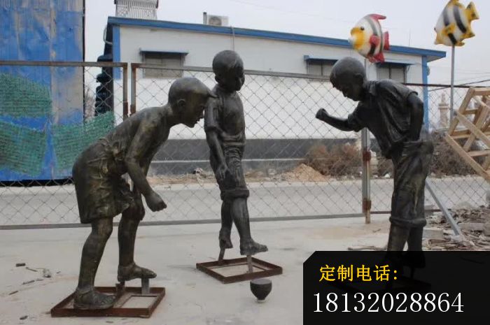 玩陀螺人物铜雕_700*465