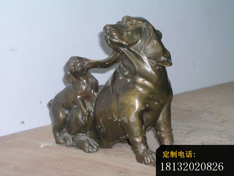 打闹的小狗铜雕，公园动物铜雕_800*600