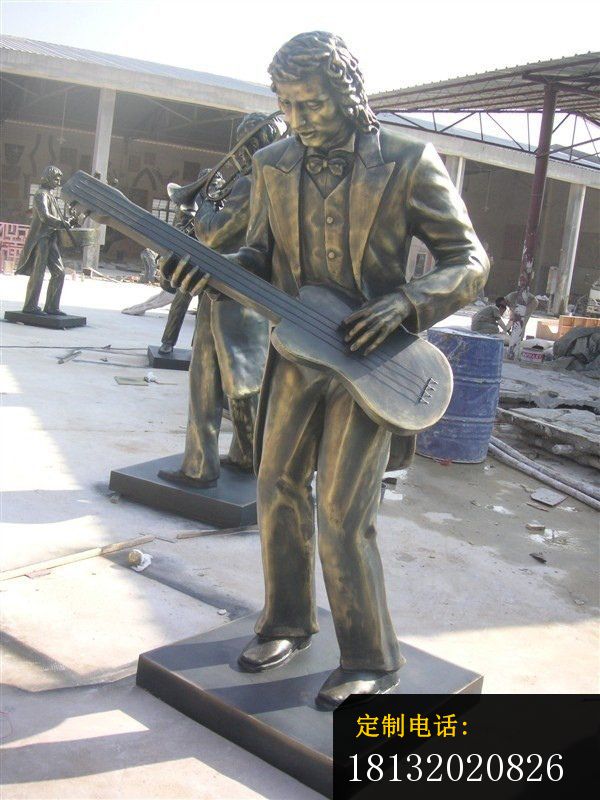 弹吉他的人物铜雕，公园西方人物铜雕_600*800