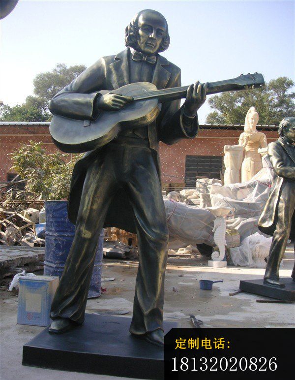 弹吉他的西方男人铜雕，公园人物铜雕_600*772