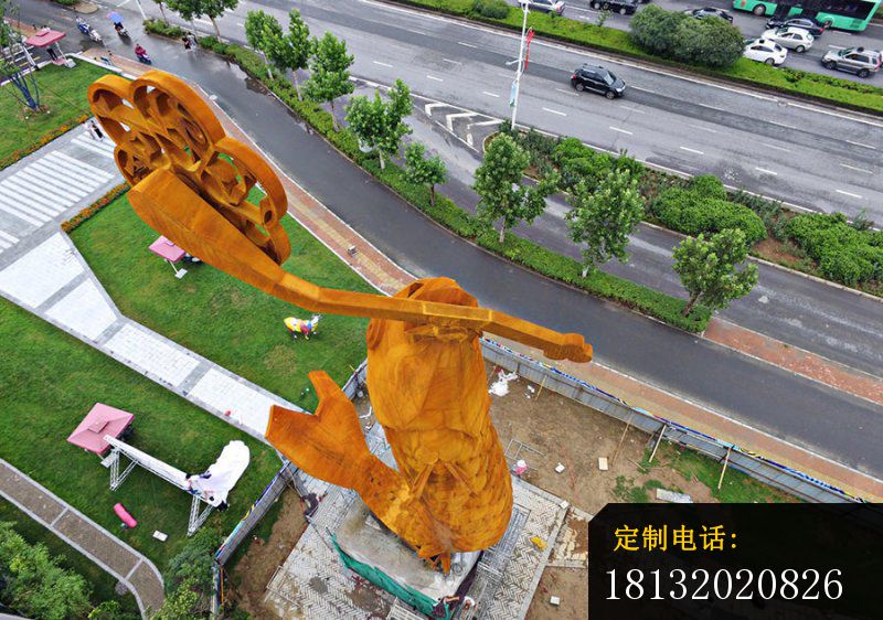 叼着钥匙的鱼铜雕，广场景观铜雕 (2)_800*562