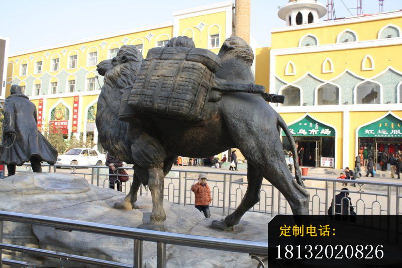 赶路的新疆人和骆驼铜雕，街边小品铜雕_800*533