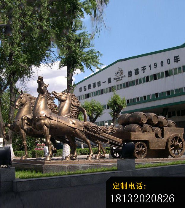 拉啤酒桶的马车铜雕企业景观铜雕_624*700