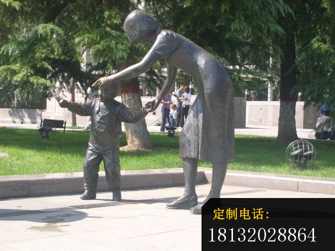 母子铜雕公园人物雕塑 (2)_670*502