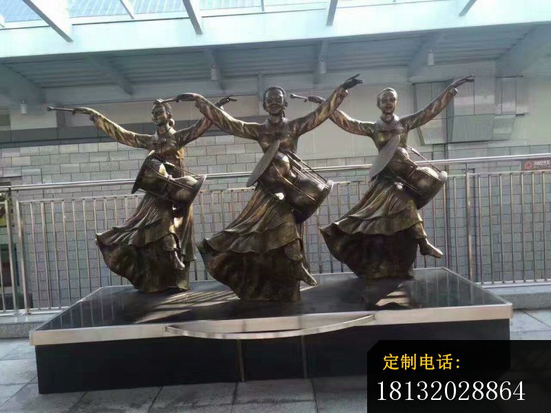 少数民族跳舞雕塑广场人物铜雕_800*600
