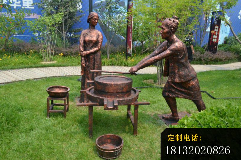 磨豆子的人物铜雕，公园小品铜雕_800*533