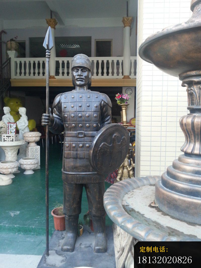 拿着矛和盾的士兵铜雕，古代人物铜雕_800*1066