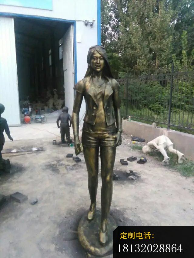 现代美女铜雕广场人物雕塑_640*853