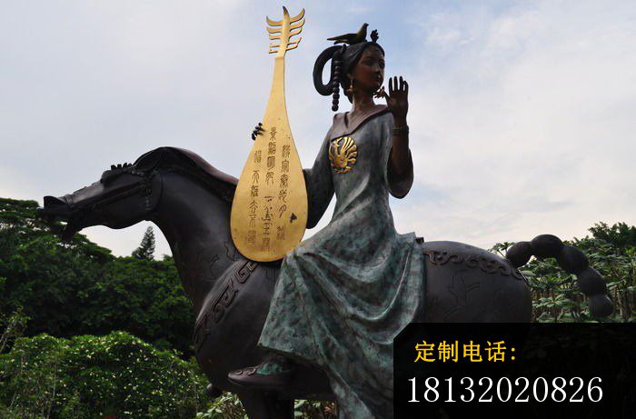 骑马的拿琵琶古代美女，公园人物铜雕_700*461