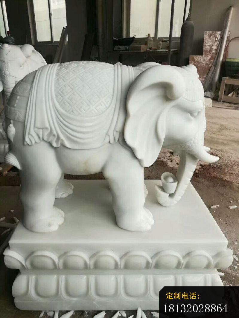 鼻卷元宝的大象石雕，汉白玉招财大象雕塑_799*1066