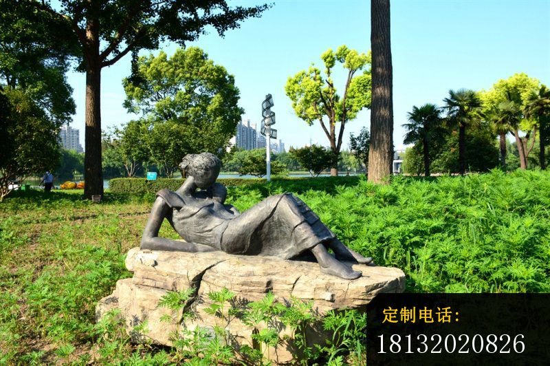 躺着的母子铜雕，公园人物铜雕_800*532