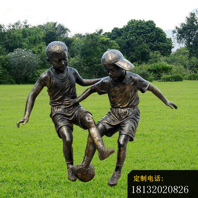 踢足球的小男孩铜雕，公园小品铜雕_750*750