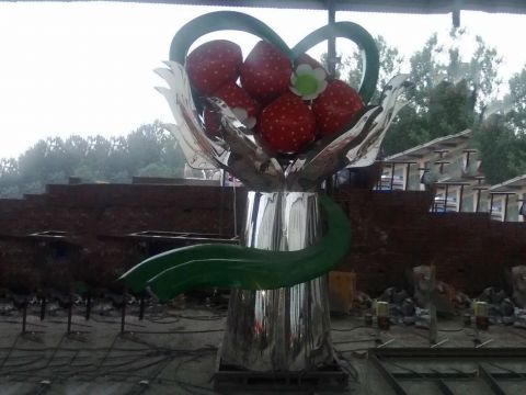 不锈钢草莓水果景观雕塑