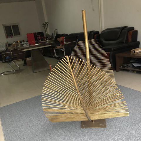 大羽毛不锈钢雕塑