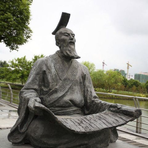 遵义看竹简的古代人物铜雕