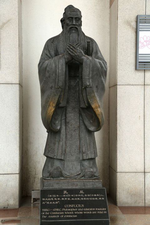 长春孔丘校园名人铜雕