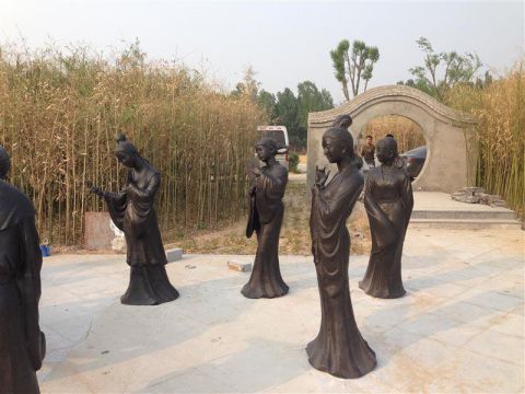 嘉兴公园古代女人人物铜雕